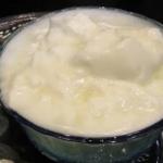 रखे-रखे खट्टी हो गई है दही, तो बन सकती हैं ये डिशेस