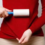 सर्दियों के कपड़ों में लग रहा है रोएं, तो इस टिप्स से करें क्लीन