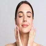 Beauty Tips :सेलेब्रिटी जैसा ग्लो चाहिए तो यहां जानिए आइस वॉटर फेशियल के फायदे