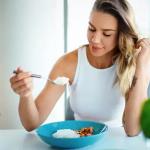 बहुत ज्यादा बढ़ गया है वजन, तो ब्रेकफास्ट में खाएं ये फूड्स