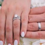 Jewellery Fashion: अपनी इंगेजमेंट पर पहनें इस तरह की रिंग, इस समय है ट्रेडिंग