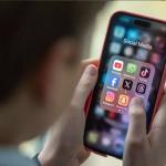 बच्चों को सोशल मीडिया से रखें दूर, डिप्रेशन का बन रहा है बड़ा कारण