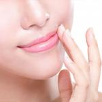 Lips Care Tips: नेचुरल तरीके से लिप्स को बनाएं पिंक, फॉलो करें ये टिप्स