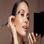Makeup Tips: अचानक कहीं जाना हो तो कुछ मिनटों में मेकअप फ्रेश करने के आसान तरीके