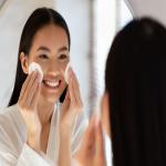 Makeup Tips: मेकअप हटाए बिना सोने की आदत त्वचा के लिए क्यों ठीक नहीं