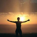 नेगेटिविटी दुनिया कर देती है बर्बाद, इस तरह खुद को रखें दूर