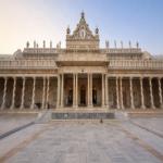 बसंत पंचमी पर वृंदावन के इस मंदिर में खुलता है रहस्यमयी कमरा, विदेशों से दर्शन करने के लिए आते हैं भक्त