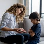 Parenting Tips: छोटे बच्चों की शैतानियों को ना करें नजरअंदाज, व्यवहार सुधारना है जरूरी