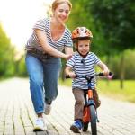 Parenting Tips: बच्चों को सिखा रहे हैं साइकिल चलाना, तो ऐसे करें मोटिवेट