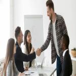 Personality Tips: कम शब्दों में गहरी छाप छोड़ने के लिए अपनाएं ये आदतें