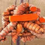 बालों के लिए औषधि जड़ी बूटी है कच्ची हल्दी, हेयर केयर के लिए करें इस्तेमाल 