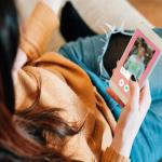 Relationship Tips: ऑनलाइन कर रहे हैं डेटिंग तो इन बातों का जरूर रखें ध्यान, नहीं तो होगा पछतावा