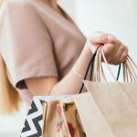 Relationship Tips: पत्नी बहुत करती है शॉपिंग, तो इस तरह खर्चे करें कंट्रोल