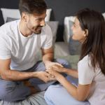 Relationship Tips: पसंदीदा पुरुष को करना है खुश, तो इन आदतों को करें शामिल