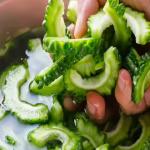 इस तरह दूर करें करेले का कड़वापन, खाने का बढ़ जाएगा स्वाद