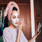 Skin Care Tips: छोटी उम्र में ही दिखने लगे हैं कील मुंहासे, तो अपनाएं ये तरीके