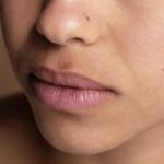 Skin Care Tips: मुंह के आसपास नजर आ रहा है डार्कनेस, तो इस तरह करें ब्राइट