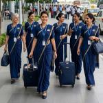 ​आसमान में सपनों की उड़ान जानिए कैसे बनें एयर होस्टेस और पाएँ लाखों का सैलरी पैकेज