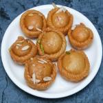 Sweet Recipe: कुछ मीठा खाने का हो रहा है मन? घर पर बनाएं स्वादिष्ट चंद्रकला मिठाई