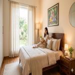 Vastu : वास्तु का गुप्त विज्ञान बेडरूम की इन 5 अनसुनी गलतियों से रुक जाती है तरक्की