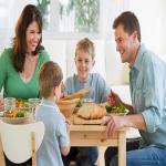 Vastu Tips: घर की इन जगहों पर कभी न खाएं खाना, नहीं आएंगी मां लक्ष्मी