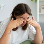 आंखों के सामने आखिर अचानक क्यों छा जाता है अंधेरा, जानिए इसके वैज्ञानिक कारण
