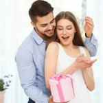 Women,s Day Gift: इस वुमन डे महिलाओं को गिफ्ट करें ये चीजें, खुश जाएगी आपकी लेडी लव