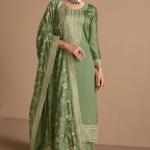 Women Dress Fashion: हर मौके पर परफेक्ट लुक पाने के लिए अपनाएं ये ड्रेस फैशन ट्रेंड्स