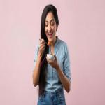 Health Tips:  हर समय मीठा खाने का करता है मन, शरीर में हो सकती है ये गड़बड़ी, इन संकेतों को न करें नजरअंदाज