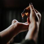 घर पर बना सकते हैं हेयर ऑयल, जानिए किन चीजों का करें इस्तेमाल