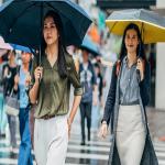 बरसात के मौसम में भी दिखेंगे स्टाइलिश, इस तरह फॉलो करें फैशन सेंस