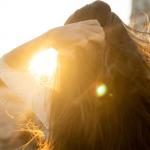 तेज धूप से भी नहीं जाएगी बालों की चमक, करें ये काम