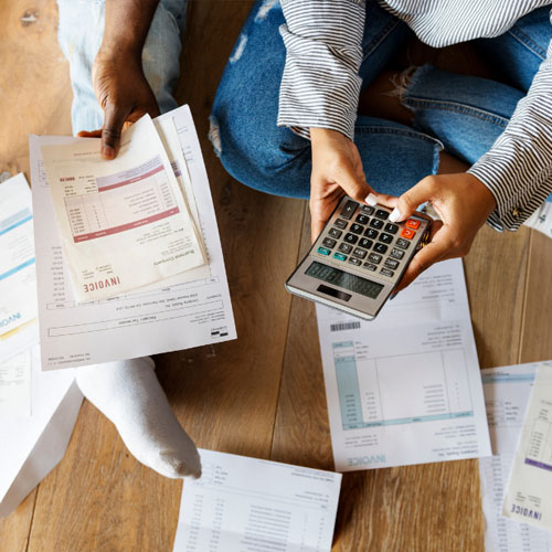 Vastu Tips: आपके सर से हट जाएगा कर्ज का बोझ, फॉलो करें यह वास्तु टिप्स