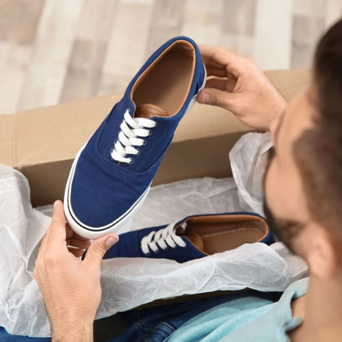 Vastu Tips: इन दिनों में कभी न खरीदें जूते चप्पल, माना जाता है अशुभ