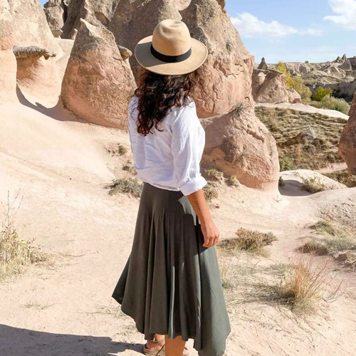 Women Fashion: सिंपल कपड़ों में भी दिखना है स्टाइलिश, तो अपनाएं ये फैशन ट्रिक्स