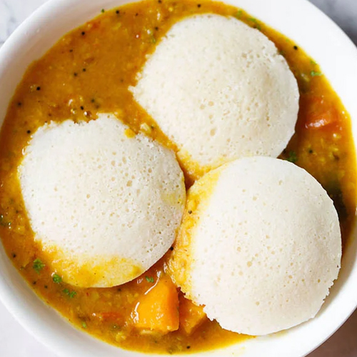 रात के बचे हुए चावल से बना सकती हैं स्वादिष्ट फूली-फूली इडली, ये है रेसिपी