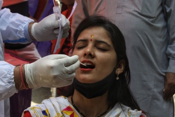 भारत में 24 घंटे में 1.32 लाख कोविड मामले, 3,207 लोगों की मौत