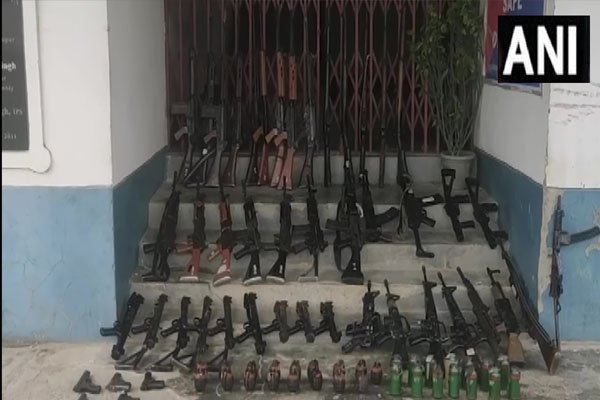 गृह मंत्री शाह की अपील के बाद मणिपुर में अलग-अलग जगहों पर 140 हथियार सरेंडर 