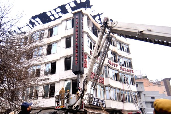 दिल्ली के होटल में लगी आग, 17 की मौत