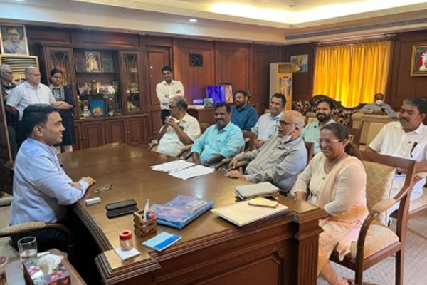 गोवा में कांग्रेस के 8 विधायक भाजपा में हुए शामिल
