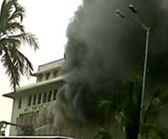 आग की चपेट में महाराष्ट्र सीएम का दफ्तर