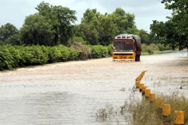 भारी बारिश के बाद, कर्नाटक के इलाकों में भूस्खलन का मंडरा रहा खतरा