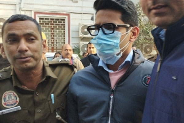 AI पेशाब मामला: अदालत ने शंकर मिश्रा की जमानत याचिका पर सुनवाई की स्थगित
