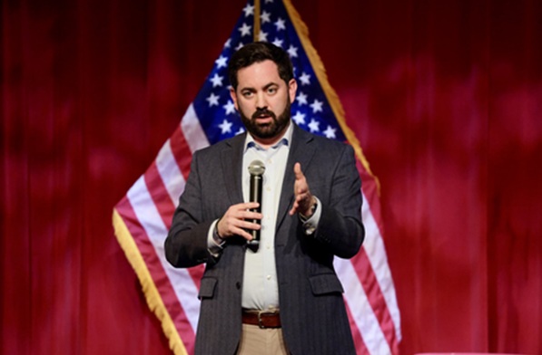 बढ़ते तनाव के बीच अमेरिका और सख्त करेगा ईरान के खिलाफ एनर्जी बैन
