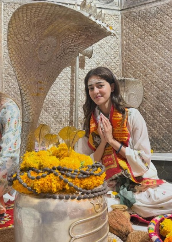 महादेव की शरण में अनन्या पांडे, नागेश्वर द्वारिकाधीश मंदिर में टेका माथा