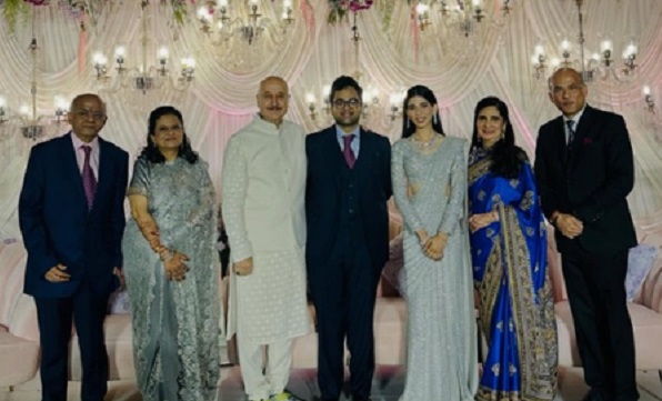 सूरज बड़जात्या की बेटी के रिसेप्शन में शामिल हुए अनुपम खेर, फोटो के साथ लिखी भावुक बातें 