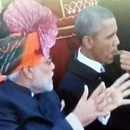 राजपथ पर च्यूइंगम चबाने पर ओबामा की तस्वीर हुई वायरल