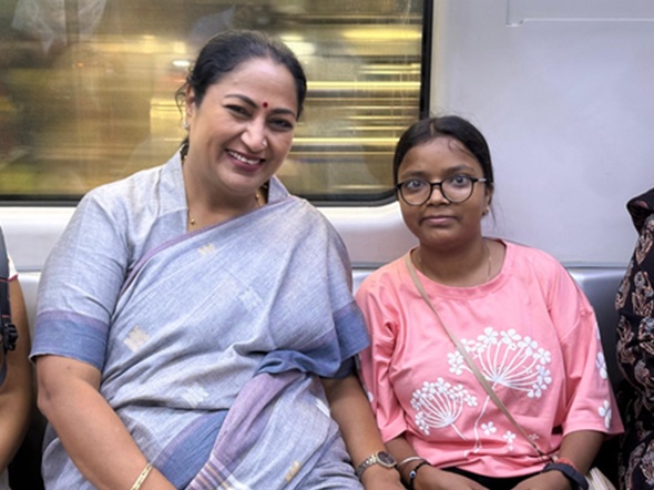 सीएम रेखा गुप्ता की पहल, दिल्ली मेट्रो के 10 स्टेशनों पर लगेंगे पुराने कपड़ों के कलेक्शन बॉक्स
