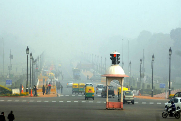 दिल्ली में कड़ाके की ठंड, वायु गुणवत्ता ‘गंभीर’