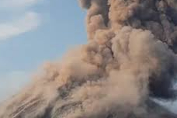 इंडोनेशिया : ‘ज्वालामुखी सुनामी’ से 62 मरे